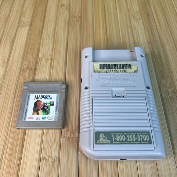 Nintendo GameBoy DMG-01 Handheld Console With Madden 95 Game New Screen Cover - Picture 2 of 11